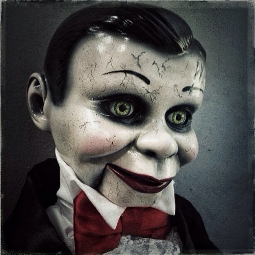 lonesomeghosts:  No one from this town dares speak Mary Shaw’s name 💀
