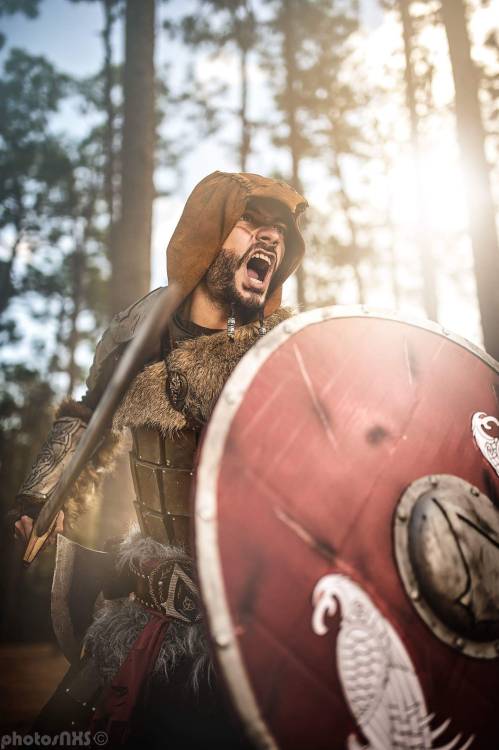 cosplayblog:  Hildolf Arnthor, Viking Assassin (original character) from Assassin’s Creed Universe   Cosplayer: Venomous Cosplay [TW | FB]  Photographer: photosNXS    