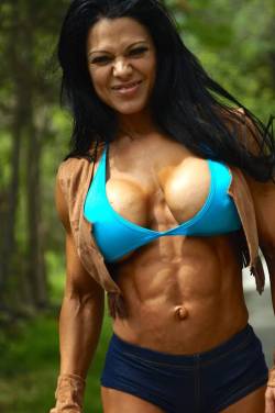 musclegirlsinmotion:  