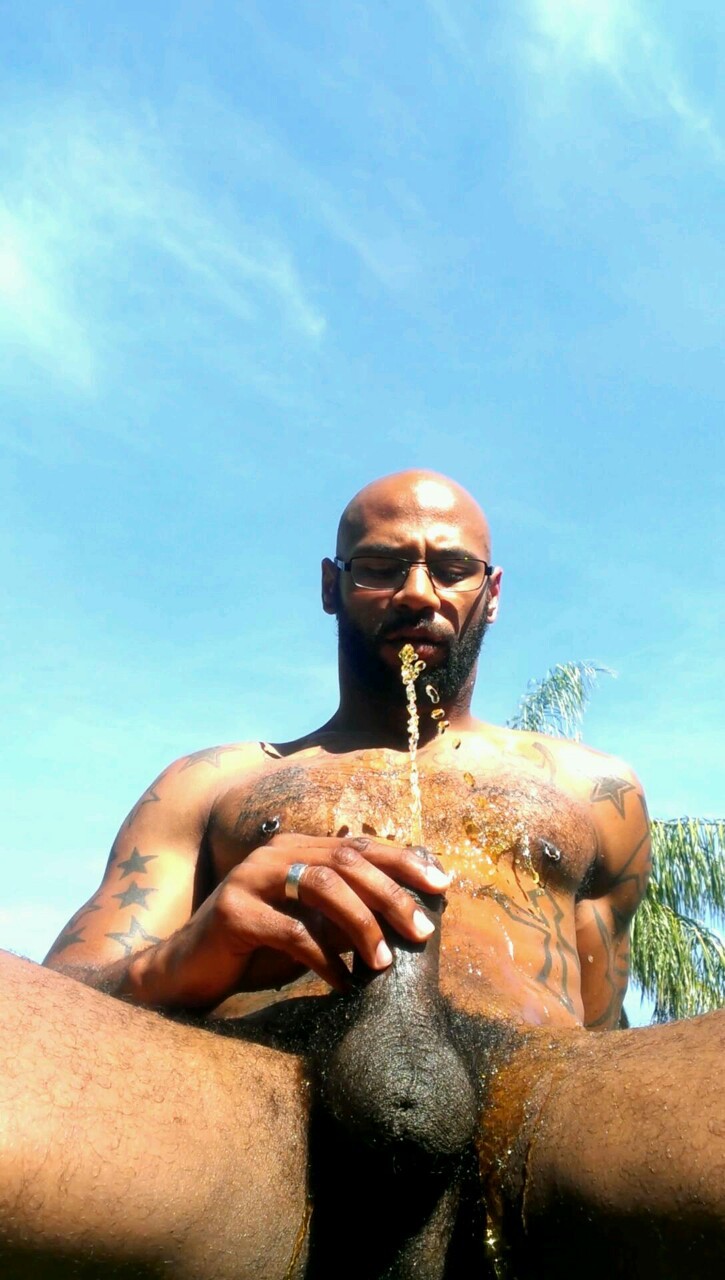 damnthatshytshot:  blacknbear:     Kory Kong  Why is he so sexy
