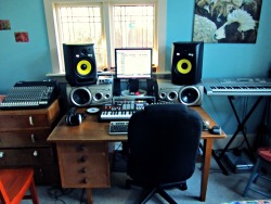 lonnieandotto:  Studio is up and running again. 