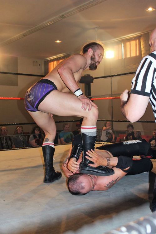 dirtywrestling-blog: love a big pro wrestling boot on a jobber’s face use the rough sole and t