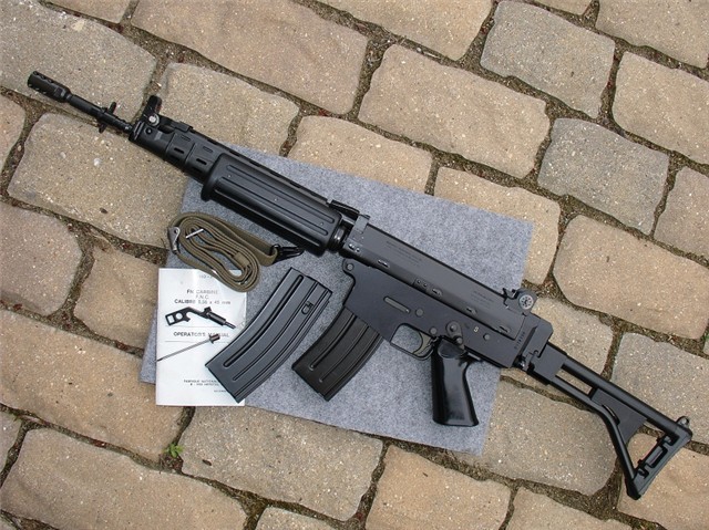 gunrunnerhell:  FN FNC Paratrooper A fairly rare 5.56x45mm rifle, it looks like the