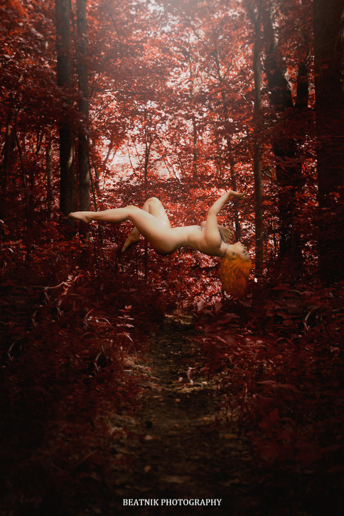 Floating concept with my girl Splooshie See more on my Patreon at www.patreon.com/dabeatnikphotog