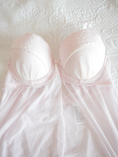 deerjapan:  I love my new lingerie <3 