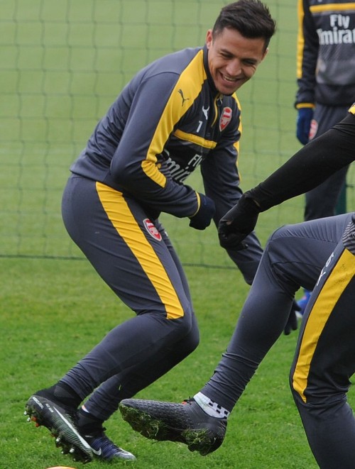 hotfamousmen:  Alexis Sanchez