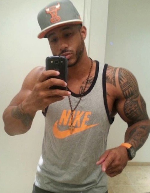 tapthatguy-x-version:  Oh, the RANDOM FREEDOM of photoset (let’s just go with it).