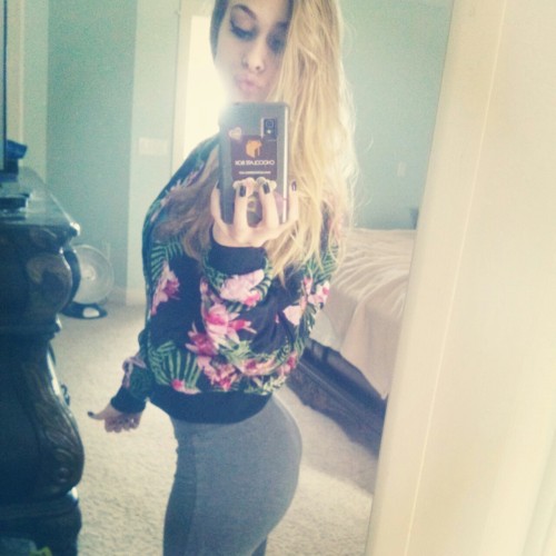 purrbunny:  Favorite jacket. Reminds me of kill bill for some reason hahah 