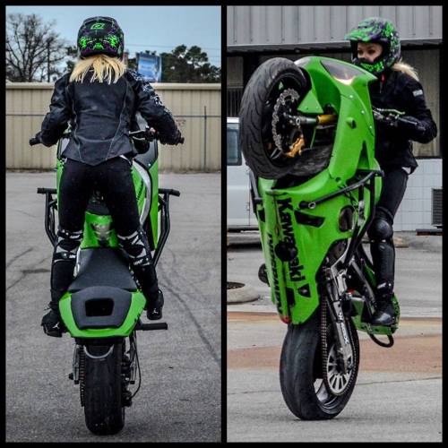 Porn Pics motorcycles-and-more:  Stunt girl on Kawasaki