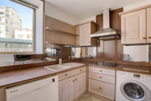 Make this Sleek Monte Carlo Apartment Your Home in the PrincipalityIf you are looking to put down ro