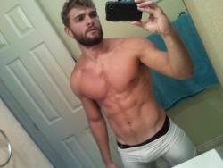 tumblinwithhotties:  I cannot show enough appreciation for that last pic.  His hip and thigh will be in my dreams tonight.