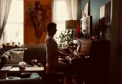 Quickienewyork: (Here’s Me Playing The Piano Naked While Zelda Sleeps On The Couch