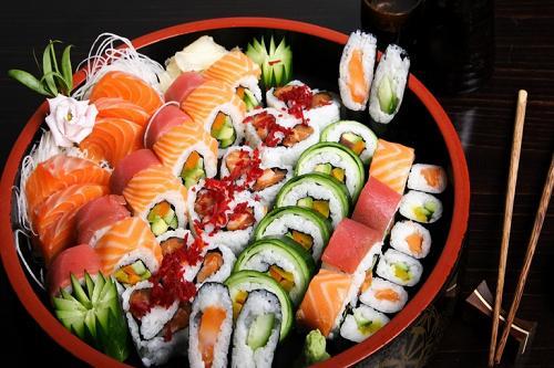 daseinosaur:  goodlif:  SUSHI.  It’s been far too long since I’ve had sushi. I’m going through withdrawal… 