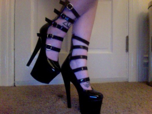 lolita-syndrome:  My first ever pair of Pleasers came to me today and I felt so legit at work. Gonna train my way up from these little baby 7” shoes eventually. Can’t wait for the day I can walk in 10” shoes.