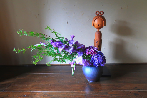 Today’s Ikebana - Shades of PurpleHydrangeas and gladioli