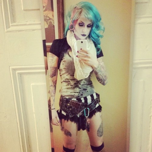 smurfasaur:  Almost show time! Show at 60 east in Clifton heights!  #showgirl #burlesque #altgirls  OMG Beauty smurfasaur <3