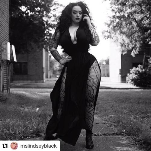 orchardcorset:Our #wce ❤ Lindsey has been waist training for years, she has worn our #cs411 most oft