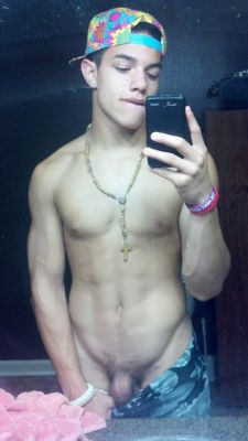 colombianboys:  Que tal el pelao??