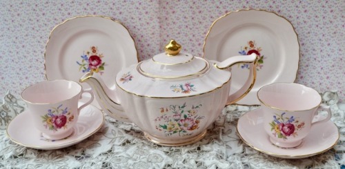 imaginehowcharming: Sadler teapot and Royal Vale tea trios, vintage pink tea set Available from Imag