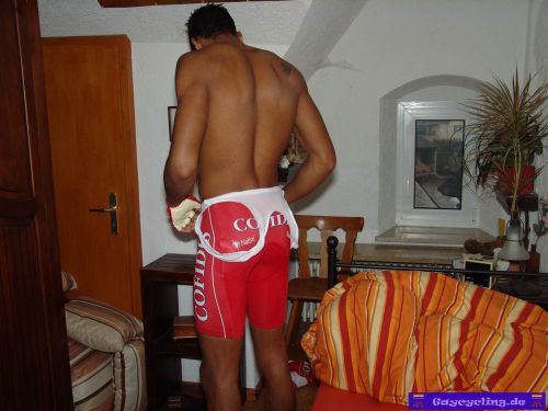 bulgemaster2:  Gaycycling_ Alejandro21_DayInDayOut-MorningCum