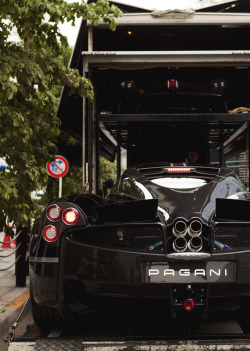 visualcocaine:  Pagani Hyuara & Zonda