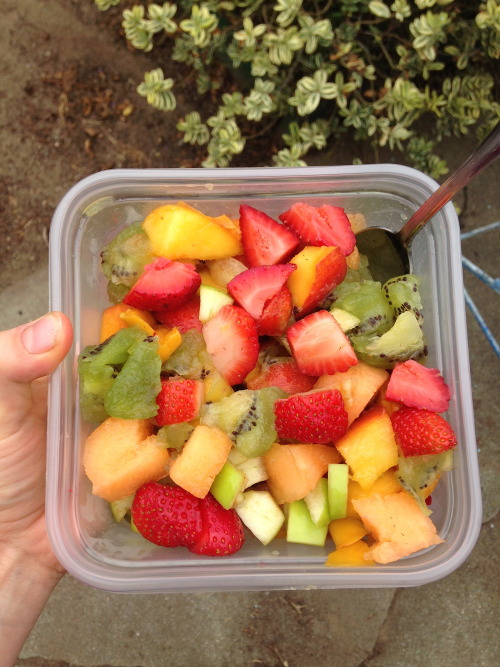 strawberries, kiwis, green apple, mango, cantaloupe