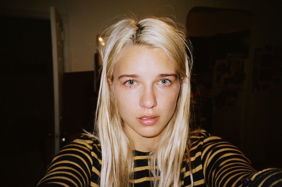 iwontallowit:  Emily Knecht took a selfie every time she cried for 3 years 