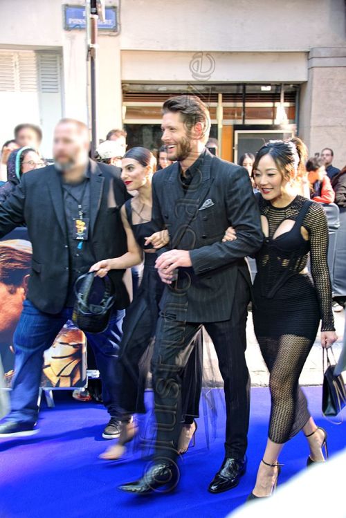 justjensenanddean: Jensen Ackles, Karen Fukuhara and Claudia Doumit, The Boys, Season 3 Premiere in 