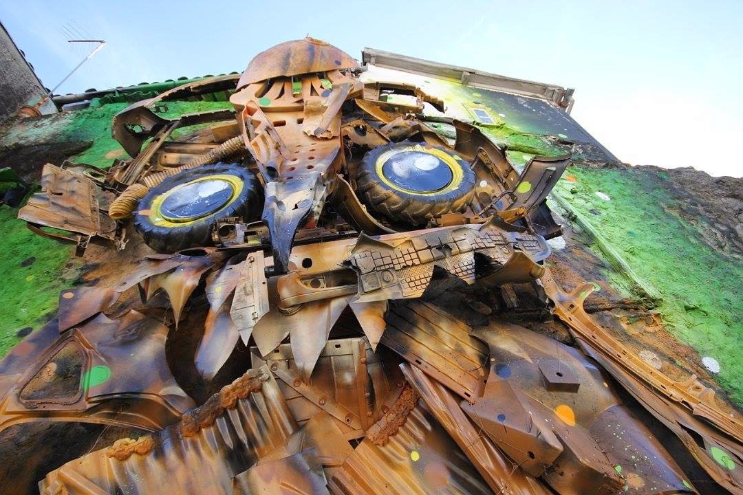 lentejon:  fer1972:  ’Owl Eyes’ Outdoor Sculpture by Bordalo II via streetartnews