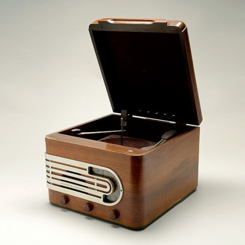 Eames record player, Stromberg-Carlson, 1946. Evans plyform plywood case. Source