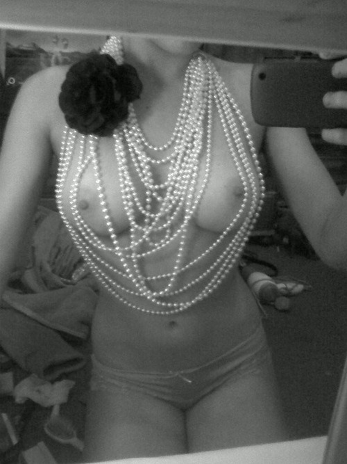 reallysexyselfshots:  Come check out my blog at www.reallysexyselfshots.tumblr.com GIRLS only, submit your pics to my kik: reallysexyselfshots tumblr batch upload bloadr.com (FB)