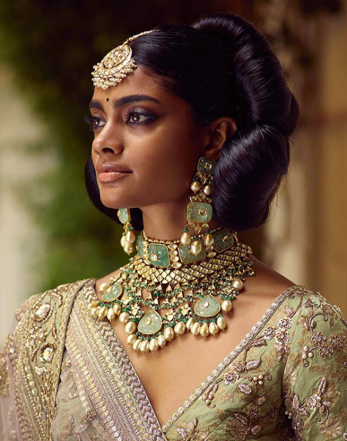 Sabyasachi Heritage Jewelry CollectionPhotography: Tarun VishwaModel: Archana Akil Kumar