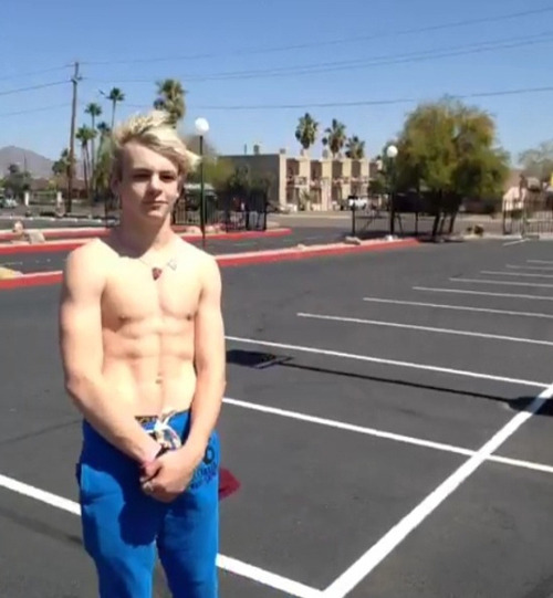 Porn Pics alekzmx:  todosobredamian:  Ross Lynch  Disney´s Ross