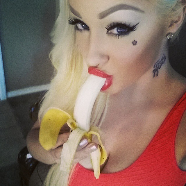 bombshellbootys:  Sexi Barbie