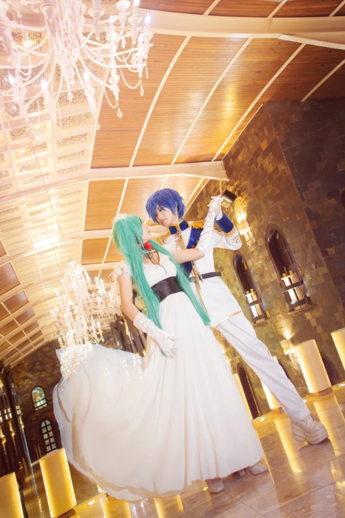 VOCALOID cosplay ~Cindrellion~ Kaito by WAO Hatsune Miku by Zess Photo by Mellysa