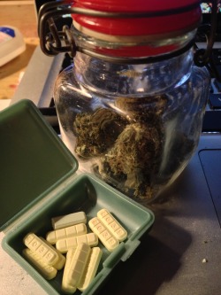 maxrajmahganja:  Yummy quarter oz and some