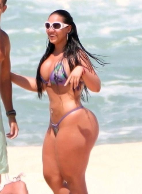 badbroads:  http://badbroads.tumblr.com/ TJ’s Bad Broads: The # 1 Source For The