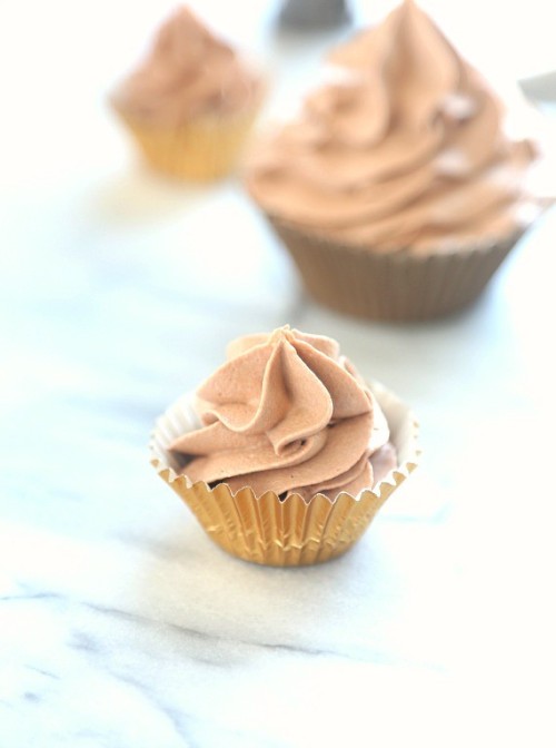 confectionerybliss:  Whipped Nutella FrostingSource: Cookies & Cups