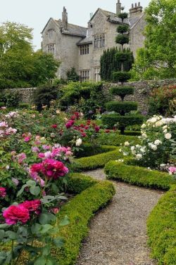 flowersgardenlove:  Classic English home