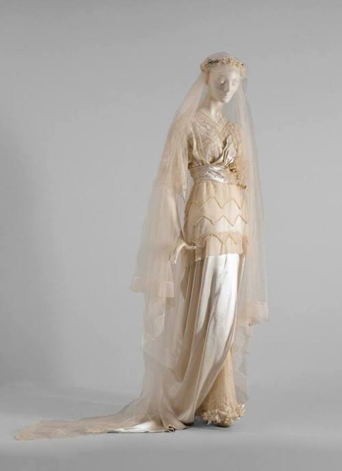 the1920sinpictures:1913-14 c. Wedding gown from the National Gallery of Victoria, Melbourne, Austral