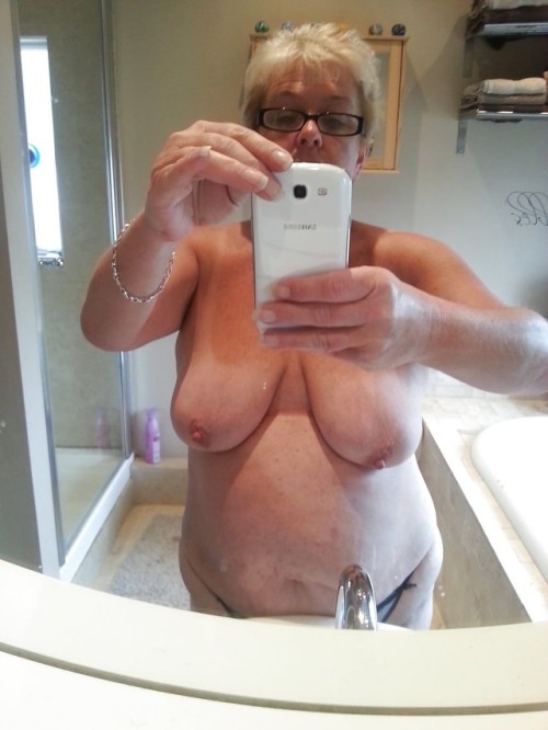 Porn Pics Grannies can do sexy selfies too! Submit