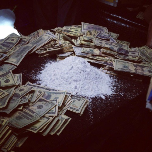 mesooconfident:  http://mesooconfident.tumblr.com 
