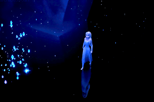 mena-massoud:Elsa with her hair down