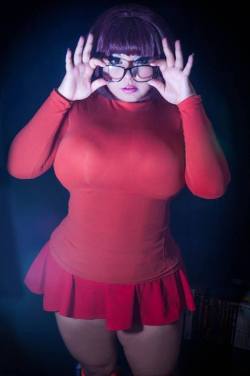 iluvcurves:  More Velma cosplay anyone?!!!!