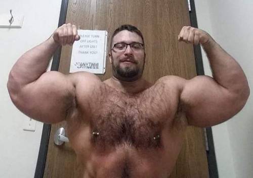 kirkbz:  keepemgrowin:  “They’re 24 inches… and growing!”  R u kidding me? I will marry u  Handsome, hairy, sexy, muscular - physically ideal for the kind of man I want - WOOF