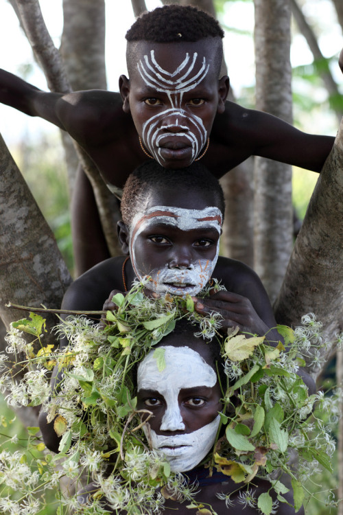 wayworld:Suri boys with flower decoration and face painting at a ceremony in South Omo, Ethiopia. Di