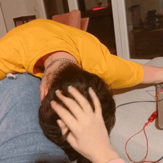 spicedbites: neralbo:  busrayilmazx:    Arada böyle bacağıma sarılıyor.    -  Gimme a cutie so I can play with their hair while they’re on my lap. 