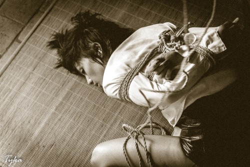 kitiza-perche: Intimate rope session Ropes by @ropesession / RS Docvale Photos by @tykars / Tykaht