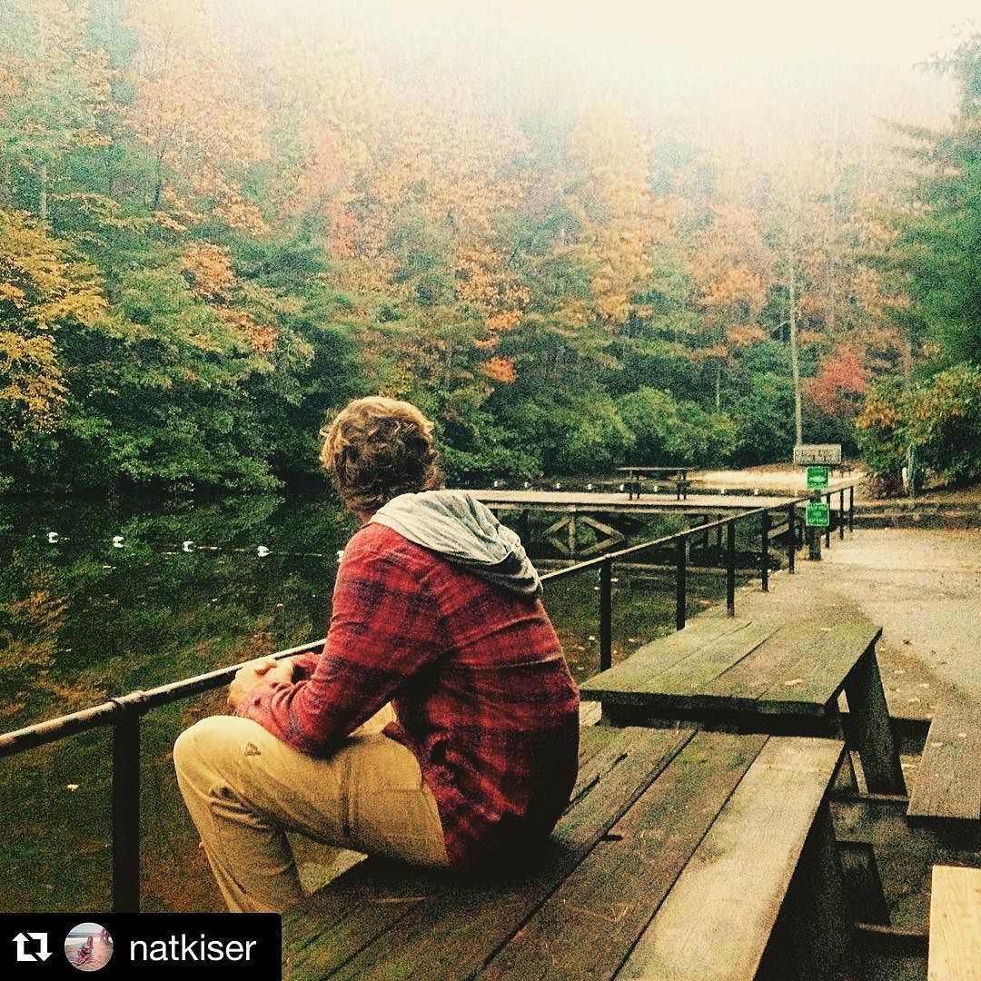 wnclifestyles: #Repost @natkiser with @repostapp.
・・・
Weekend getaway ⛺️ #WNC :: #wnclife #solitude #wander #explore #letsexplore #fall #lake #mountains #chill #wanderlust #scenic #natgeo #igdaily #instagood #beautiful #colors via:...