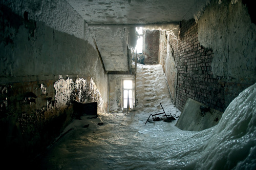 del-lete: A building in Norilsk sits abandoned after a damaged pipe filled it with water. Despite it
